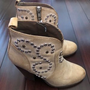 Steve Madden western booties